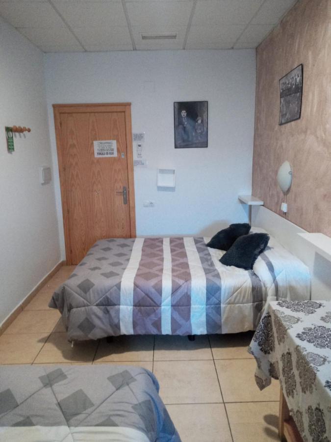 Hostal Via Del Caminante Madrigalejo 外观 照片
