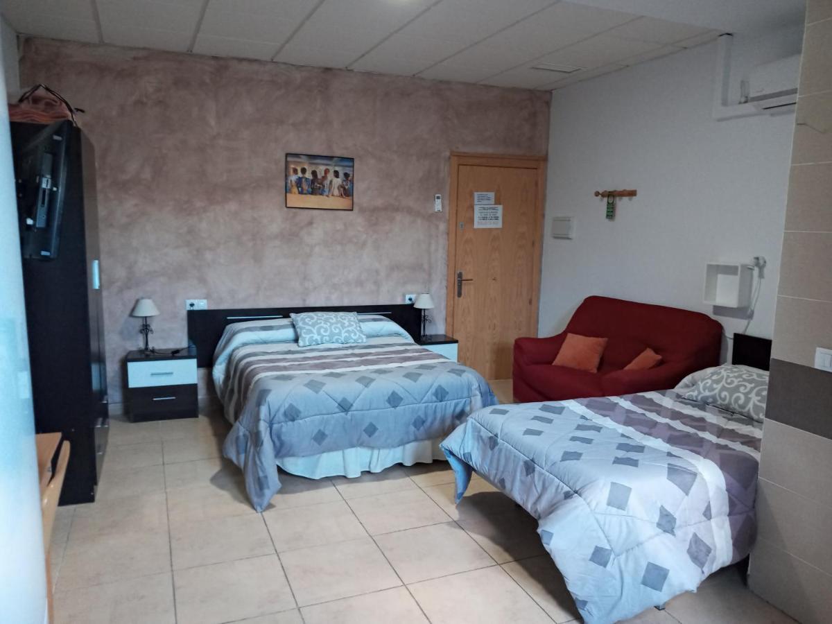 Hostal Via Del Caminante Madrigalejo 外观 照片