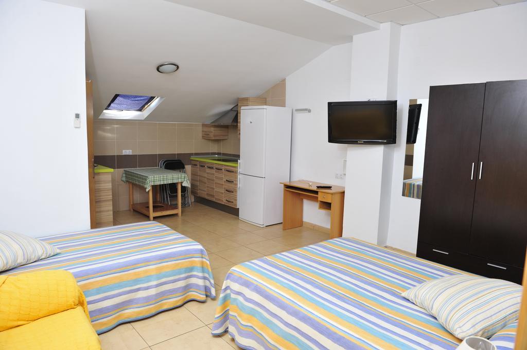 Hostal Via Del Caminante Madrigalejo 外观 照片