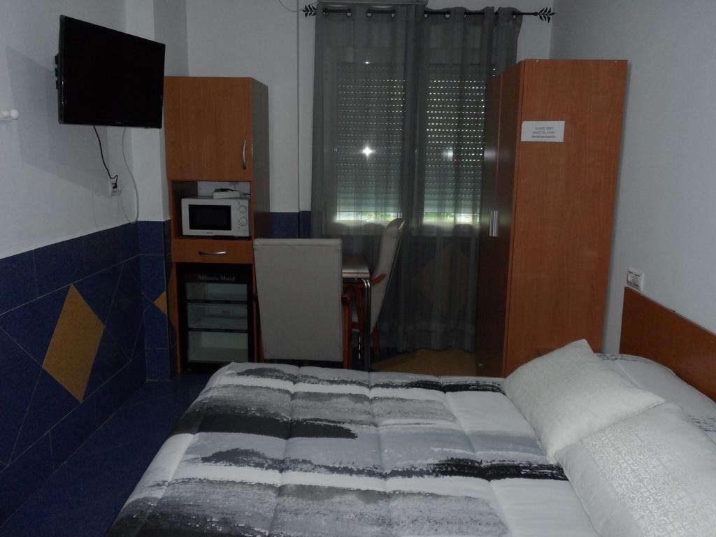 Hostal Via Del Caminante Madrigalejo 外观 照片